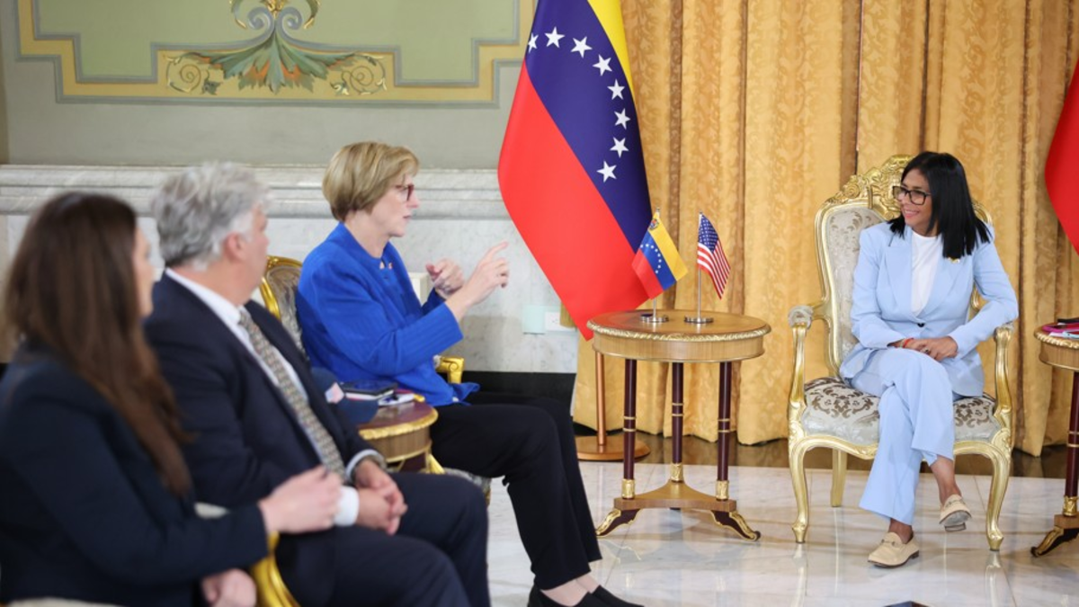 Delegación venezolana llega a Washington para fortalecer relaciones con EE.UU. en medio de proceso judicial contra Nicolás Maduro

 – Desde dentro