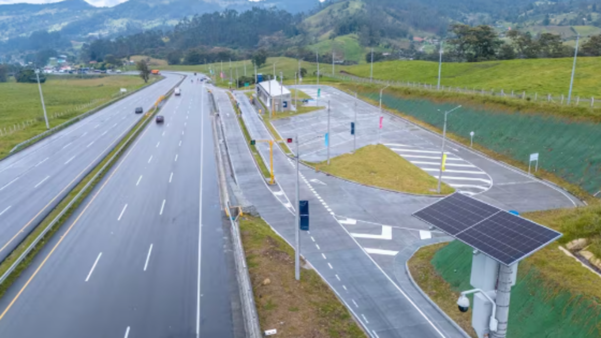 Se reporta congestión vehicular en la vía Bogotá-Girardot por dos accidentes viales

 – Desde dentro