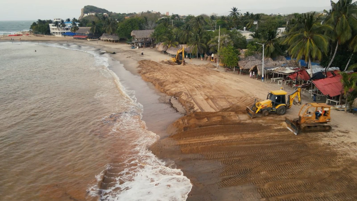 El mar retrocede y reaparece una amplia franja de arena; los turistas empiezan a regresar

 – Desde dentro