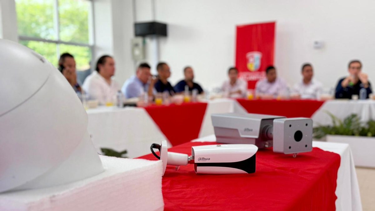 Se instalarán 411 dispositivos en 18 municipios; alcaldes apoyan sistema de vigilancia

 – Desde dentro