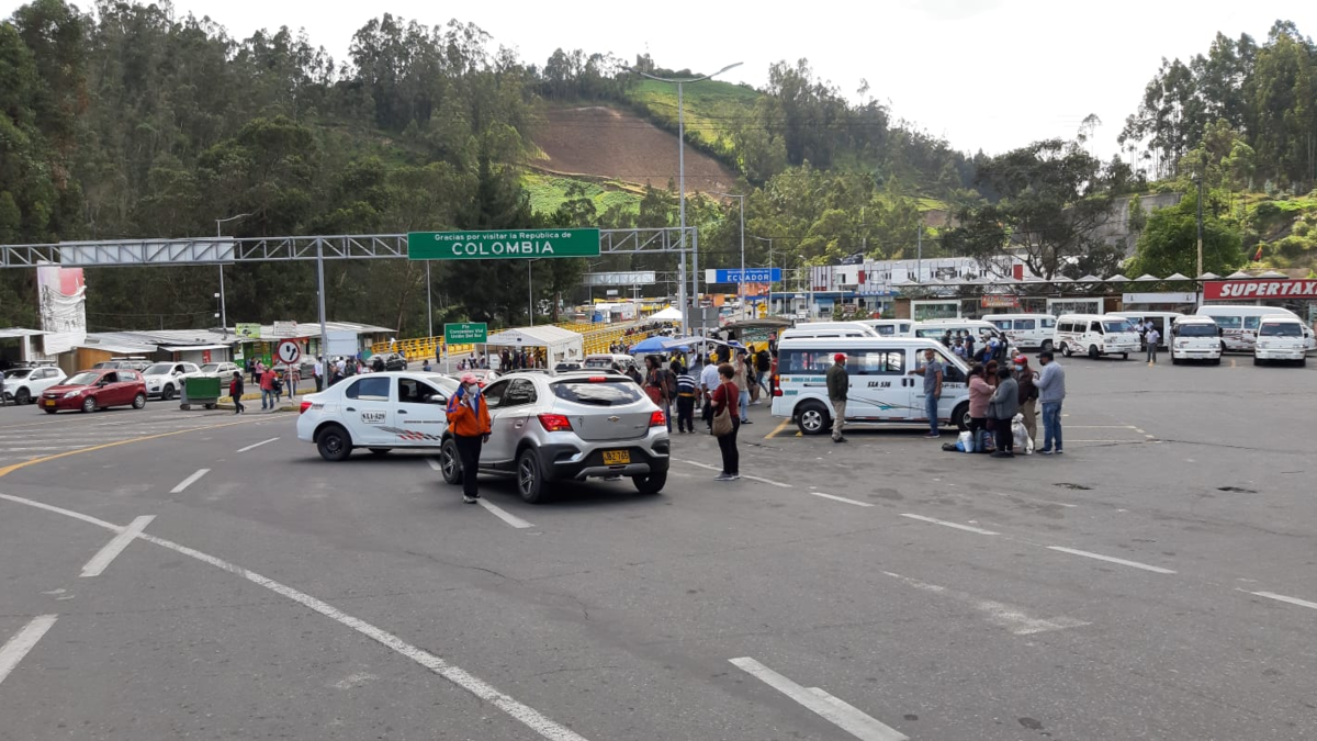 comenzó cuando salieron tres autobuses que transportaban a unas 130 personas

 – Desde dentro