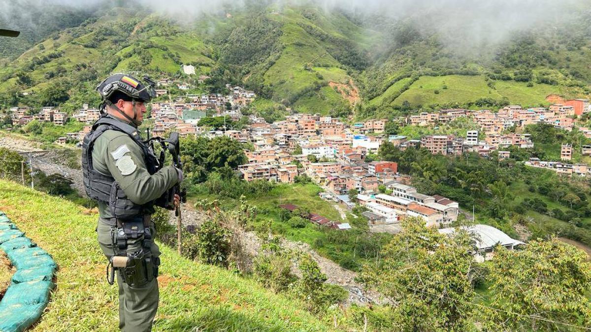 Ejército Nacional reporta combates con integrantes del frente disidente 36 en Briceño, Antioquia; hay tres soldados heridos

 – Desde dentro