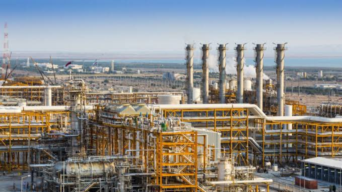 Israel y Estados Unidos están atacando las instalaciones petroquímicas de South Par en Irán, que contienen las mayores reservas de gas del mundo.

 – Desde dentro