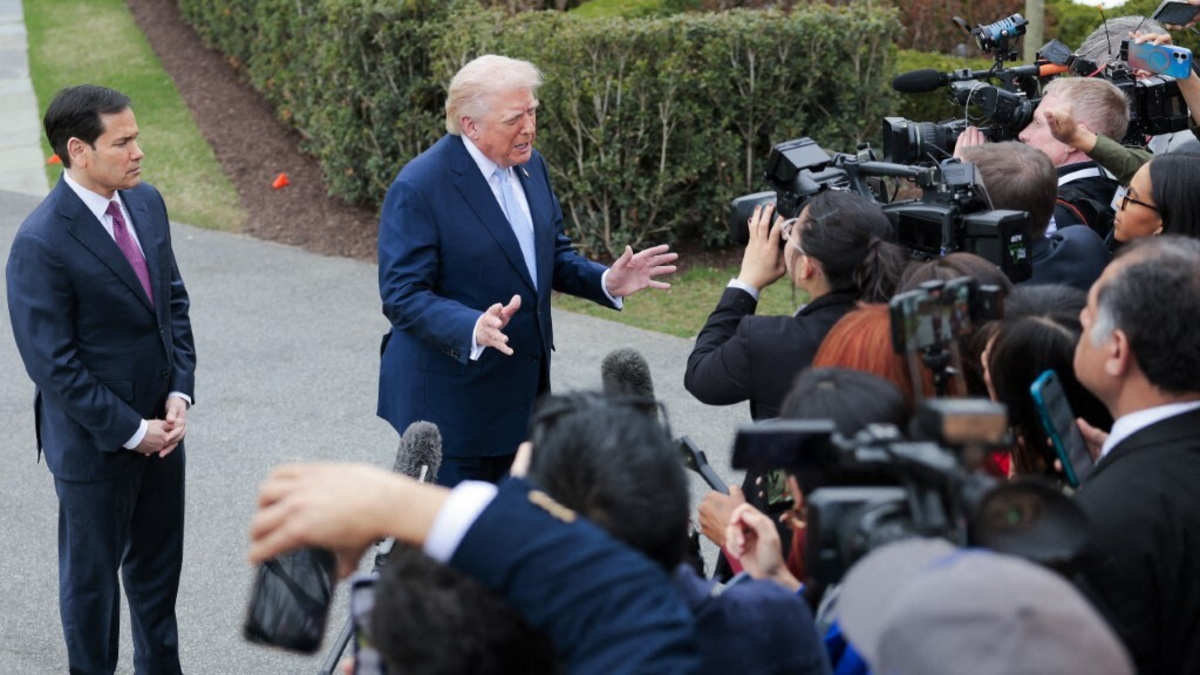 Trump asegura que derribar aviones estadounidenses en Irán no detendrá las conversaciones

 – Desde dentro