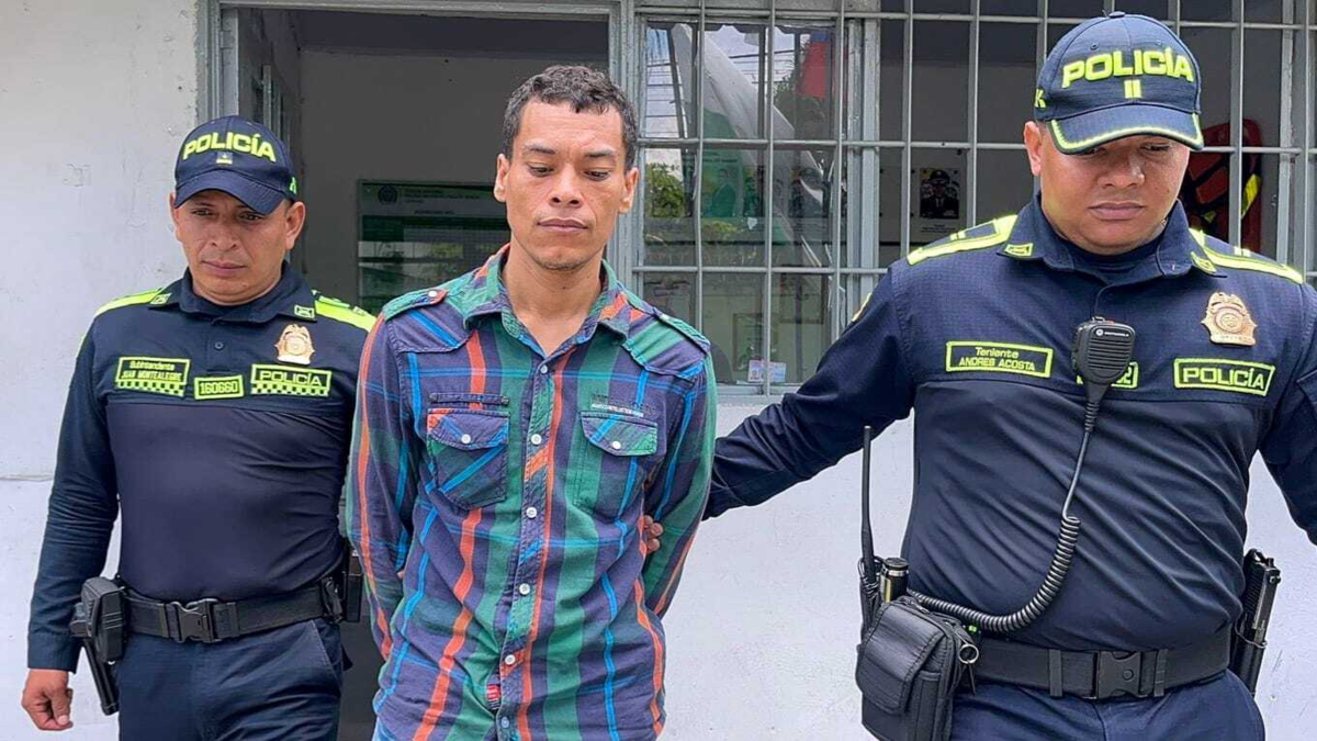 fotos lo captaron llegando a Ibagué

 – Desde dentro