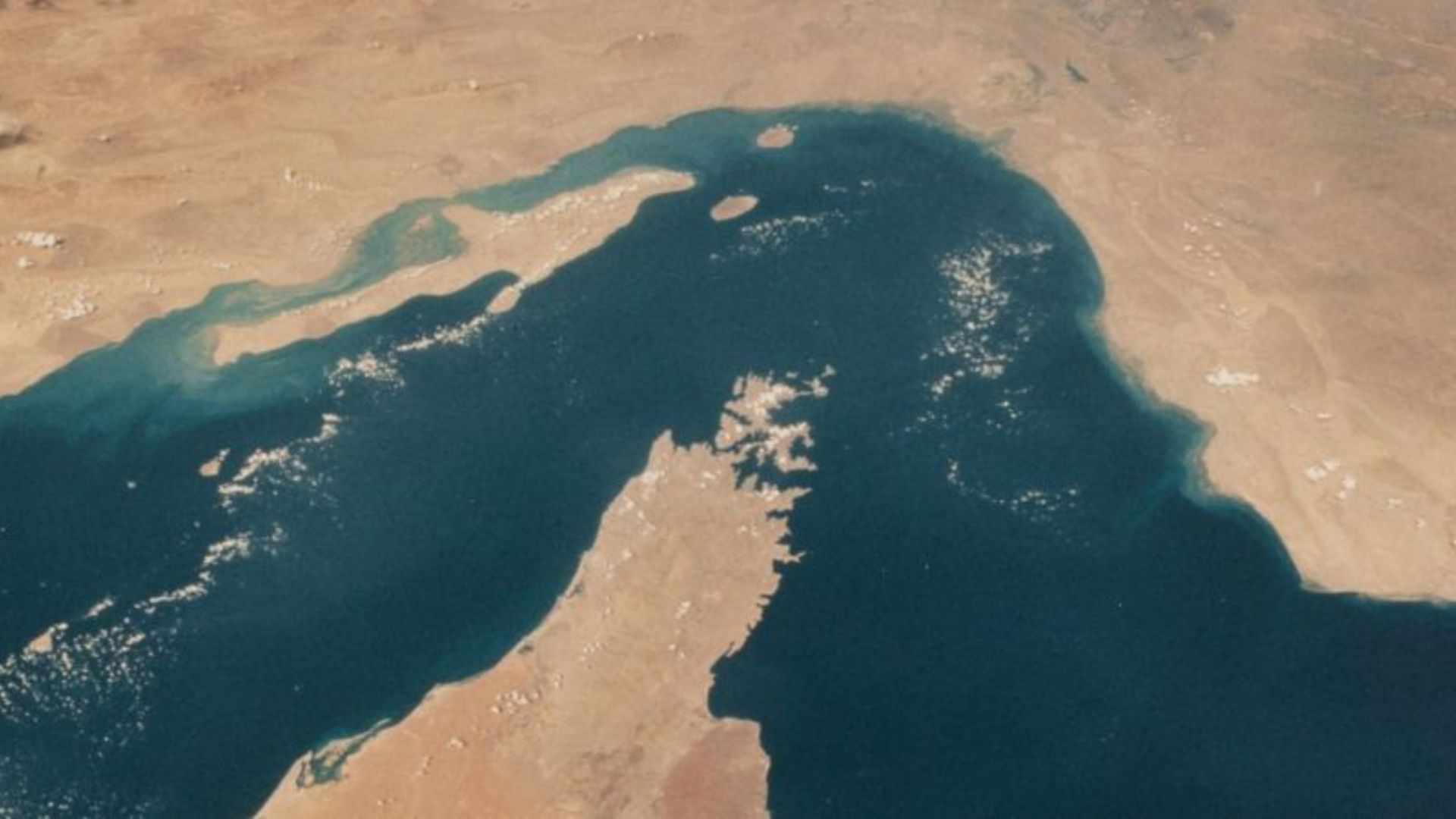 Estados Unidos e Irán cierran el transporte comercial internacional en el Estrecho de Ormuz 

 – Desde dentro