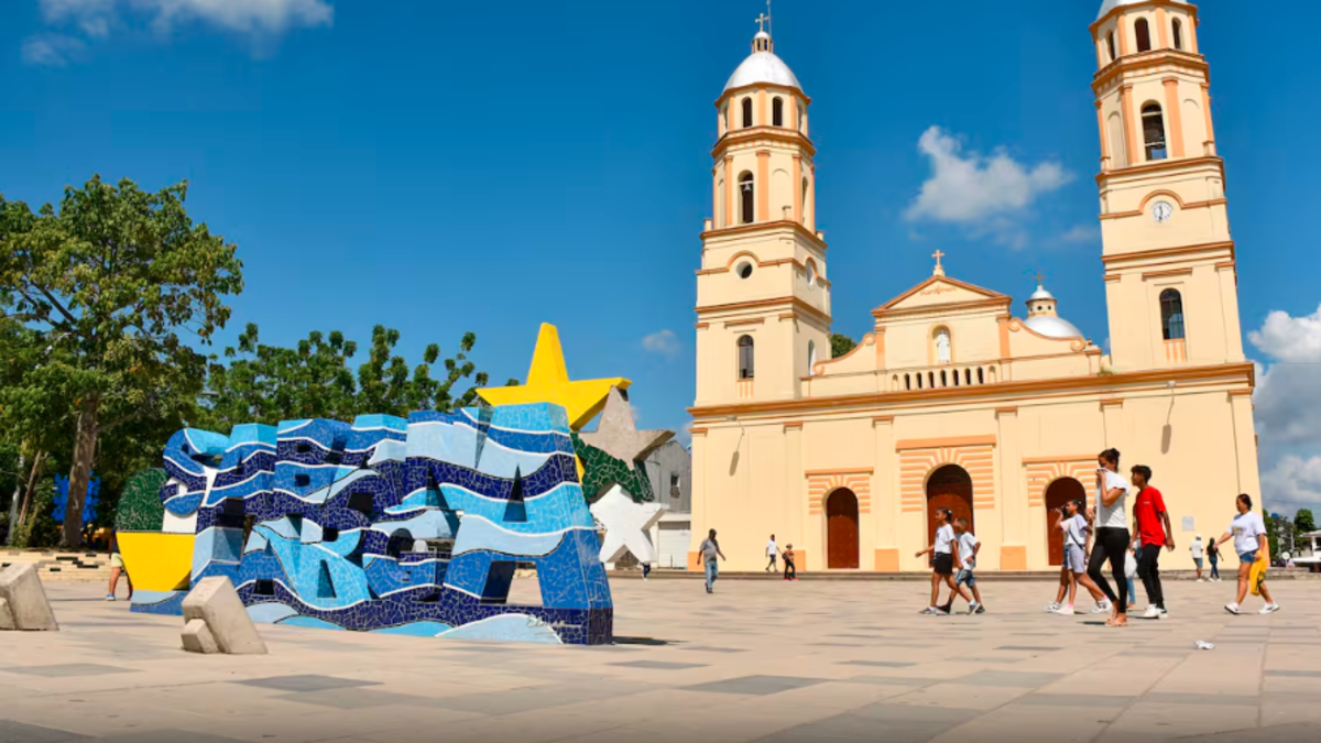 Entraron a la casa y los mataron sin piedad.

 – Desde dentro