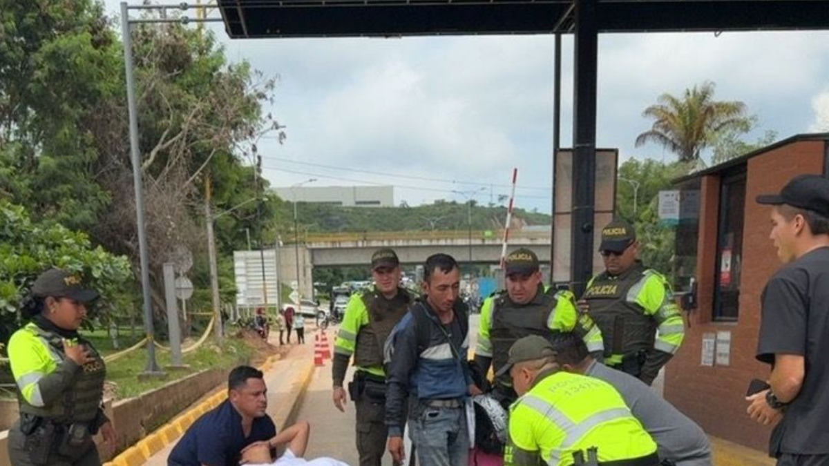 La mujer se cayó mientras cosechaba y empezó a dar a luz.

 – Desde dentro